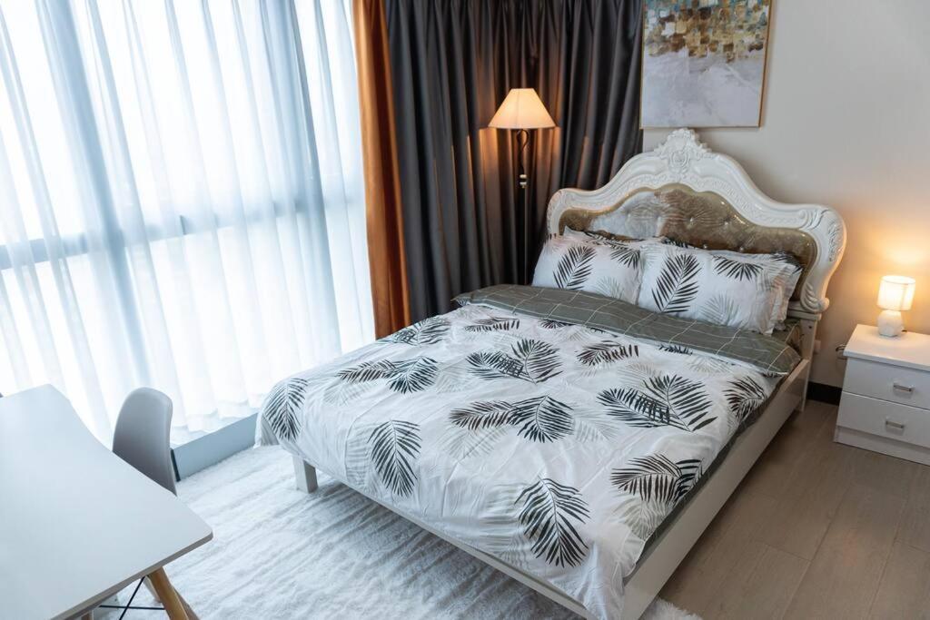 A2J Luxury 2Br Bgc Uptown Suite Near Uptown Mall Manila Dış mekan fotoğraf