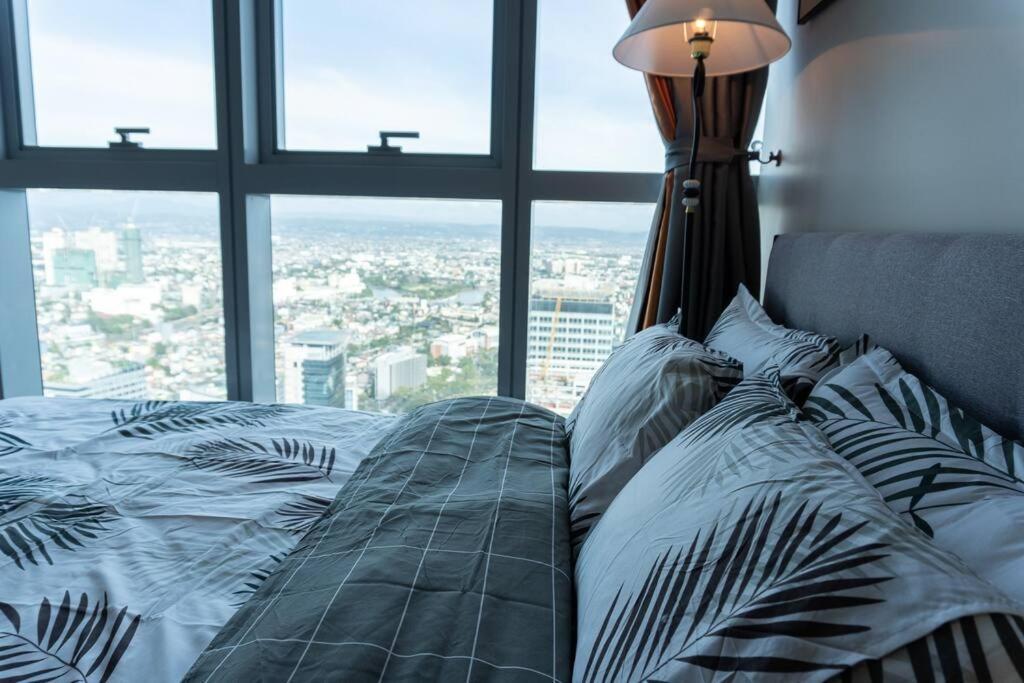 A2J Luxury 2Br Bgc Uptown Suite Near Uptown Mall Manila Dış mekan fotoğraf