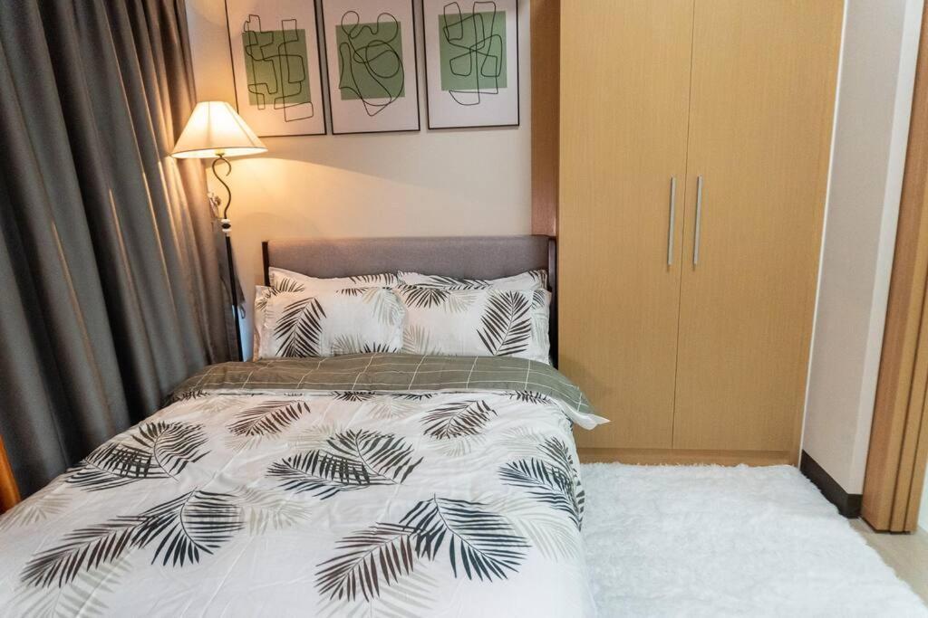 A2J Luxury 2Br Bgc Uptown Suite Near Uptown Mall Manila Dış mekan fotoğraf