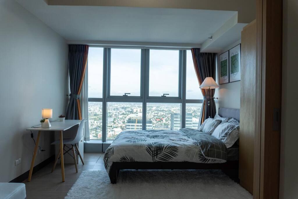 A2J Luxury 2Br Bgc Uptown Suite Near Uptown Mall Manila Dış mekan fotoğraf