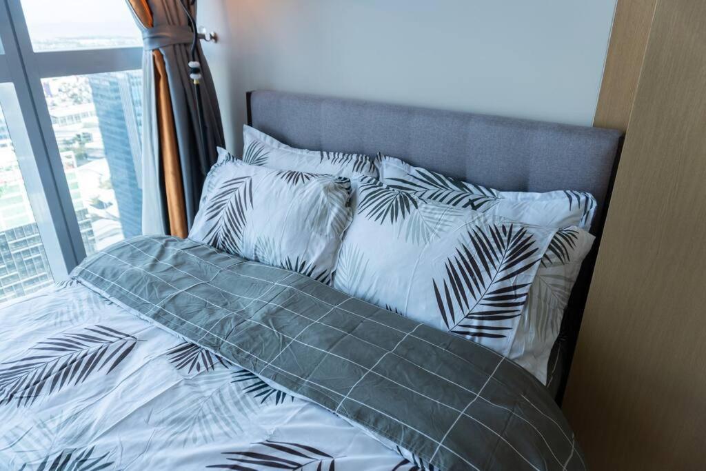 A2J Luxury 2Br Bgc Uptown Suite Near Uptown Mall Manila Dış mekan fotoğraf